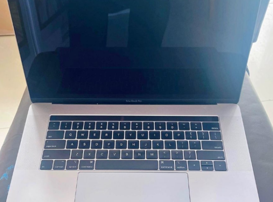 Macbook Pro 2017 A1707 Core i7 For Sale