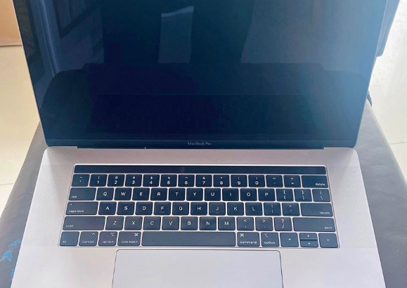 Macbook Pro 2017 A1707 Core i7 For Sale