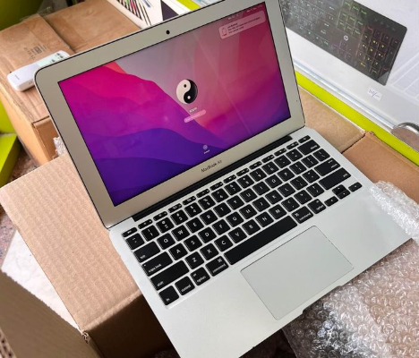 Macbook air 11-inch 2015 4/128 Core i5 For Sale