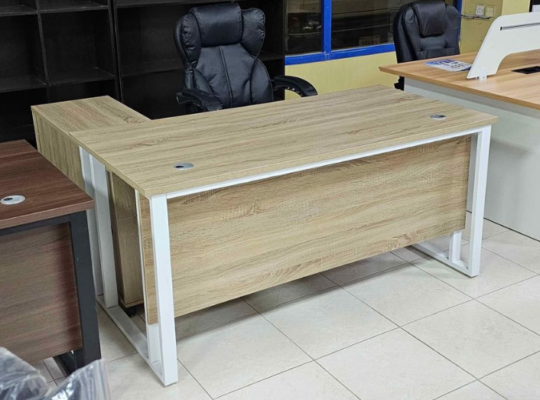 Melamine Office desk 160cm For Sale