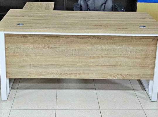 Melamine Office desk 160cm For Sale