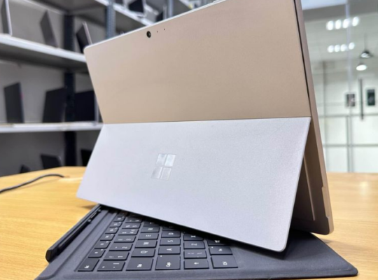 Microsoft Surface Pro 6 touch 2.7k display Core i5
