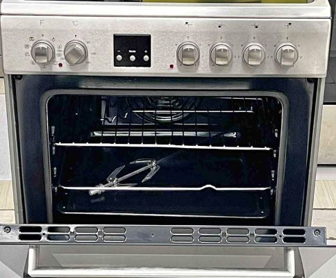 Whirlpool 4 hobs Electric cooker creamic for sale