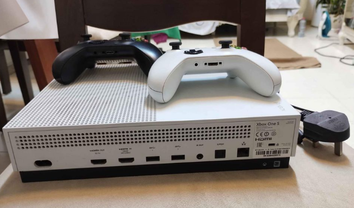 Xbox One S with 2 controllers and cable for sale