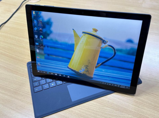 Microsoft surface pro 7 Display touch 2.7k resolut