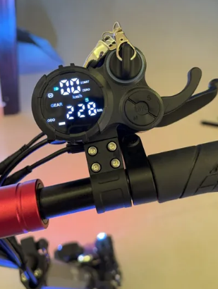 للبيع w مكينتين ثنينتاهم 3600 w3600 سكوتر
