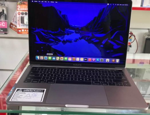 MacBook Pro, i7 16GB/1TB With TouchBar For Sale