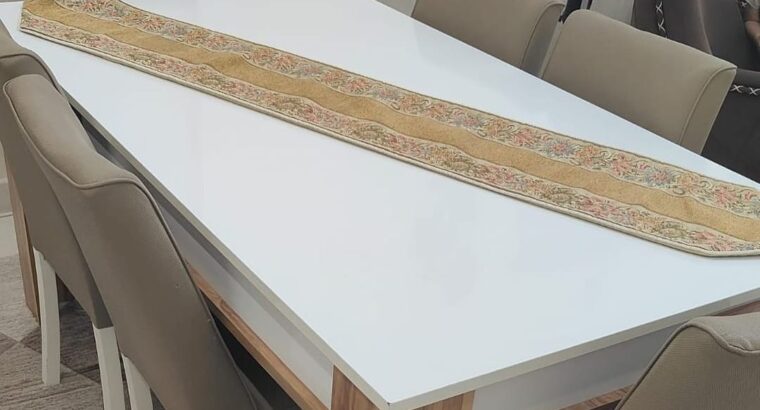 للبيع طقم سفرة مع طاولة التلفزيون