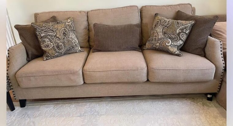 Homes r us للبيع طقم انتريه من