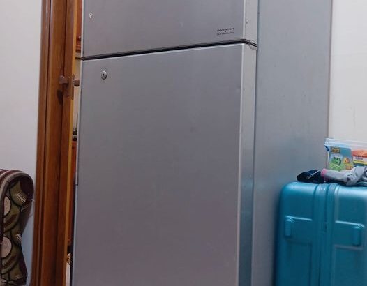 للبيع ثلاجة هيتاشي 330 مل