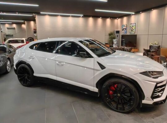 Lamborghini Urus 2019 Gcc full option for sale