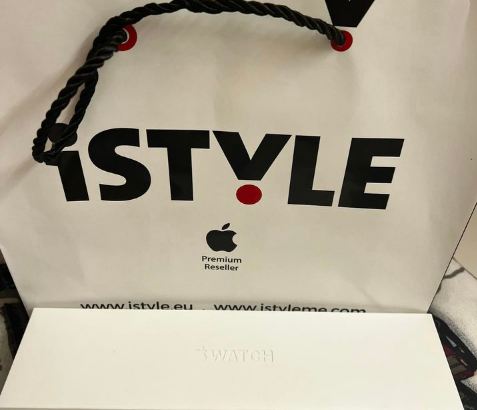 Apple Watch Series 8 45mm black For Sale
