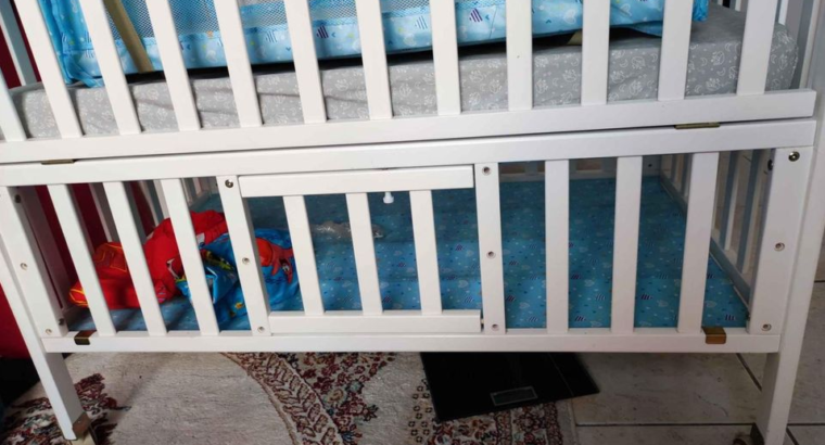 Baby bed with storage For Sale