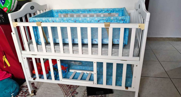 Baby bed with storage For Sale