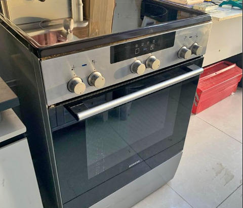 Siemens ceramic stove with oven for sale