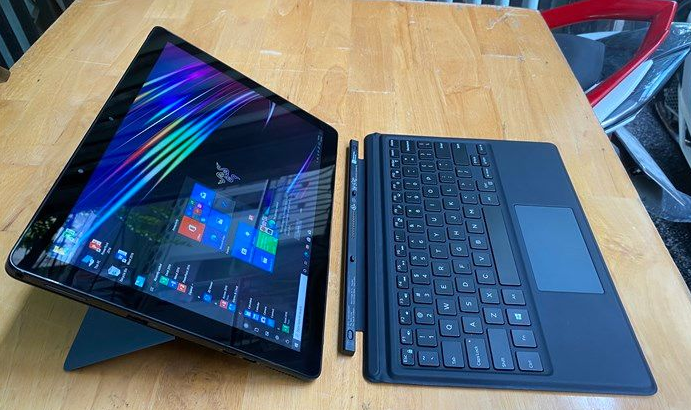 Dell 2 in 1 laptop Core i7 8th GEN For Sale