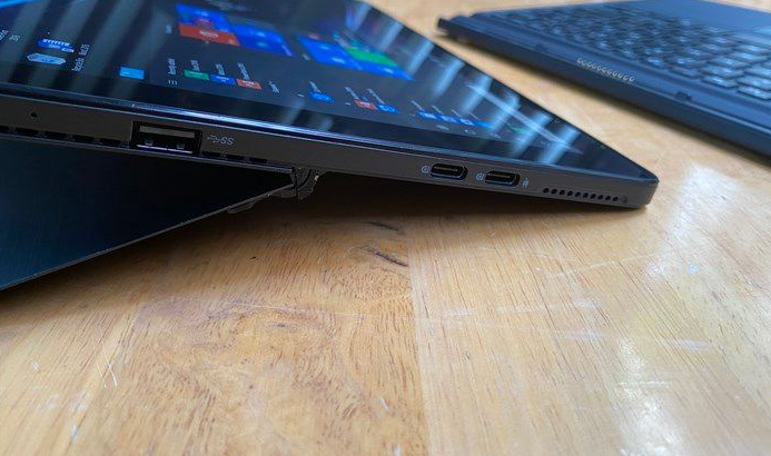 Dell 2 in 1 laptop Core i7 8th GEN For Sale
