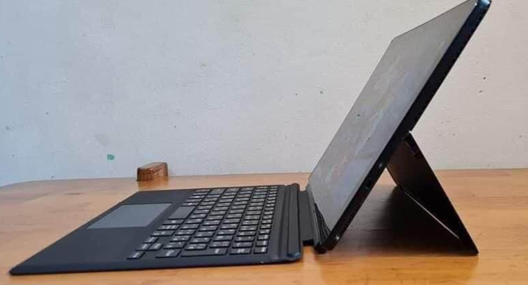 Dell Touch 2 in 1, i5 7th, 7 Months shop Warranty