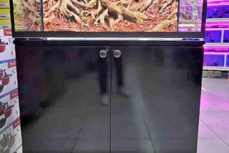 Brand new Fish Tank WithCabinet Doors For Sale