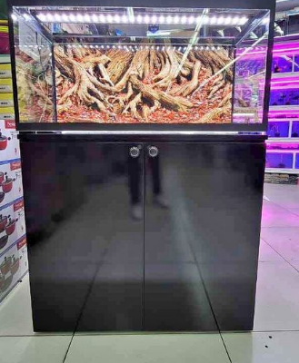 Brand new Fish Tank WithCabinet Doors For Sale