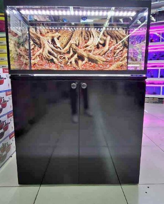 Brand new Fish Tank WithCabinet Doors For Sale