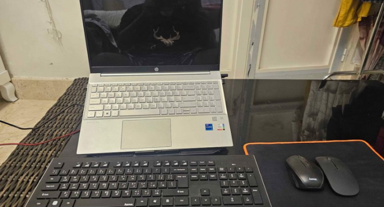 Hp laptop Skin touch walk For Sale