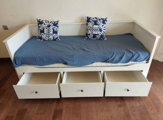 IKEA daybed include mattress for sale