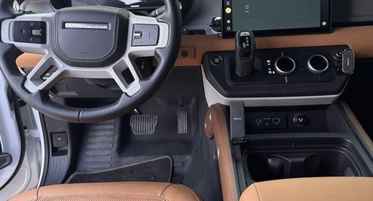 Land Rover Defender HSE 110 Gcc full option 2023