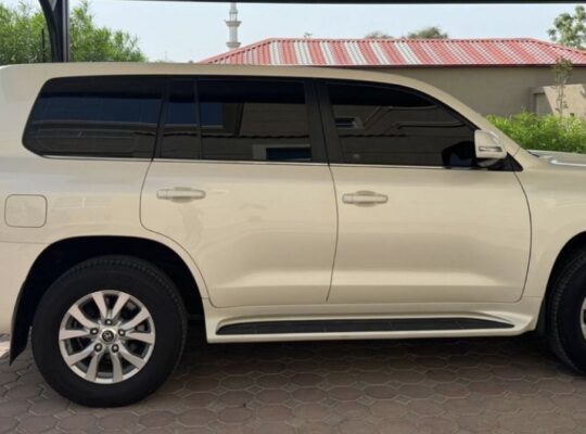 Toyota Land Cruiser EXR 5.7 full option 2018 for s