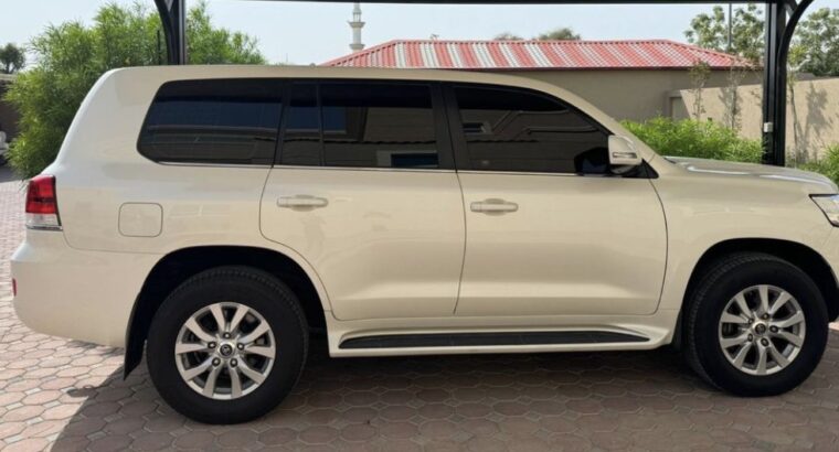 Toyota Land Cruiser EXR 5.7 full option 2018 for s