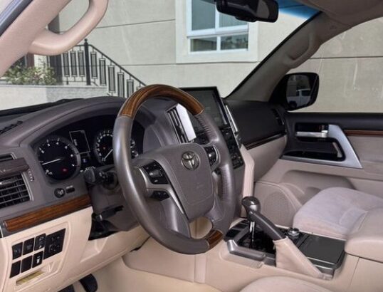 Toyota Land Cruiser EXR 5.7 full option 2018 for s