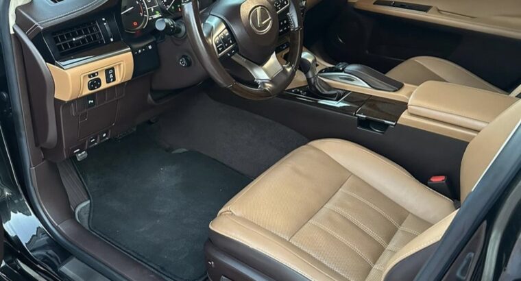 Lexus ES350 full option 2017 Gcc in good condition