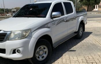 Toyota Hilux mid option 2015 in good condition for