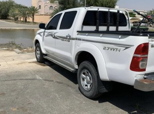 Toyota Hilux mid option 2015 in good condition for