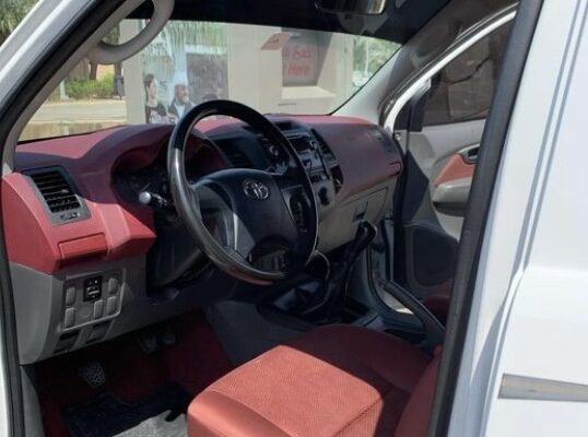 Toyota Hilux mid option 2015 in good condition for