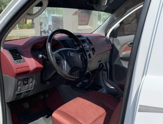 Toyota Hilux mid option 2015 in good condition for