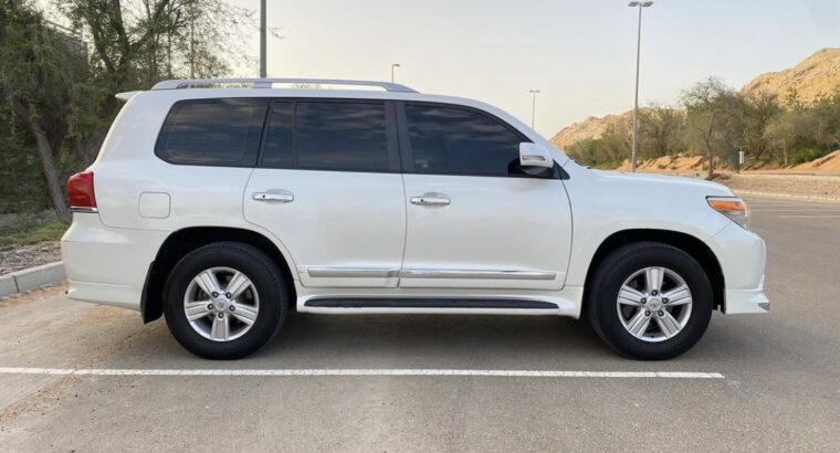 Toyota Land Cruiser VXR 5.7 full option 2013 for