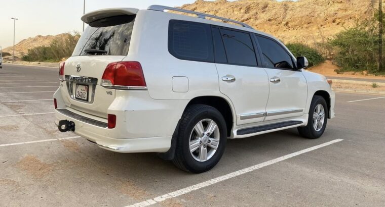 Toyota Land Cruiser VXR 5.7 full option 2013 for