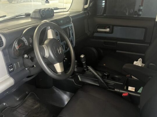 Toyota FJ 2015 Gcc in good condition for sale