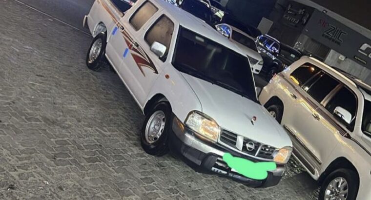 Nissan pickup 2015 mid option for sale