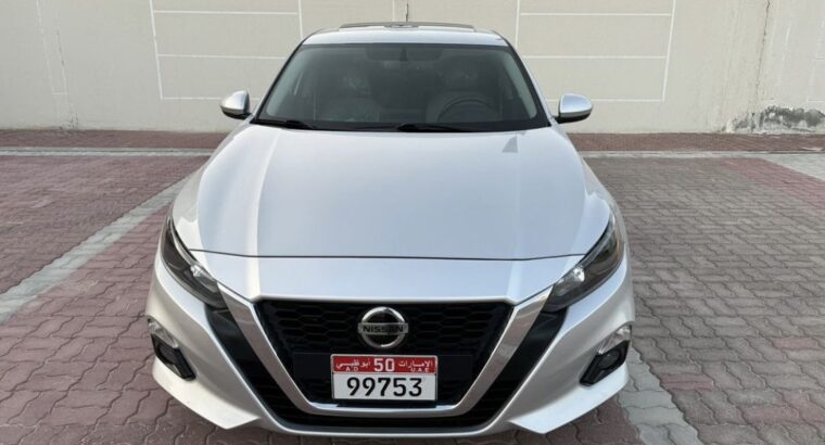 Nissan Altima SV 2022 Gcc full option for sale