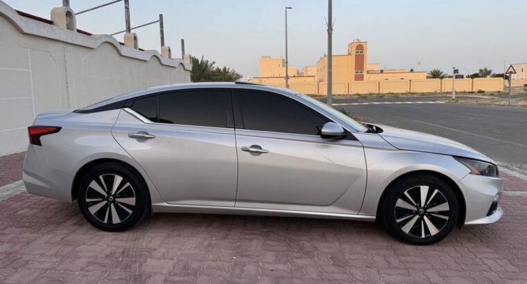 Nissan Altima SV 2022 Gcc full option for sale