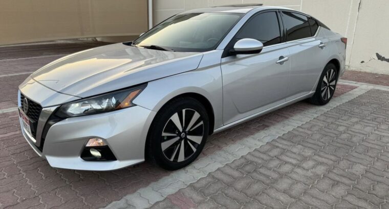 Nissan Altima SV 2022 Gcc full option for sale