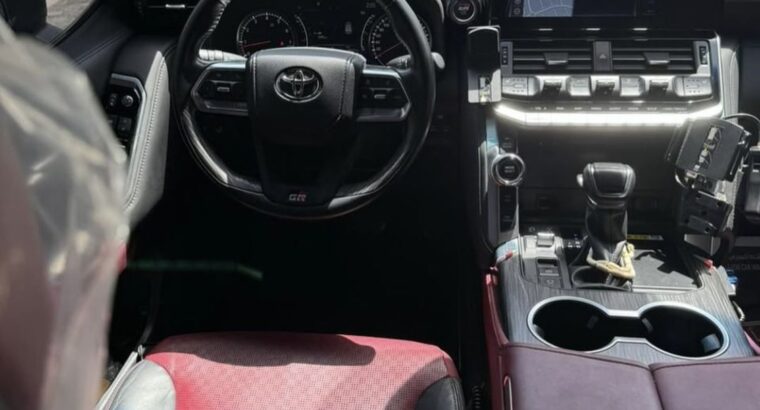 Toyota Land Cruiser GR 2022 full option for sale