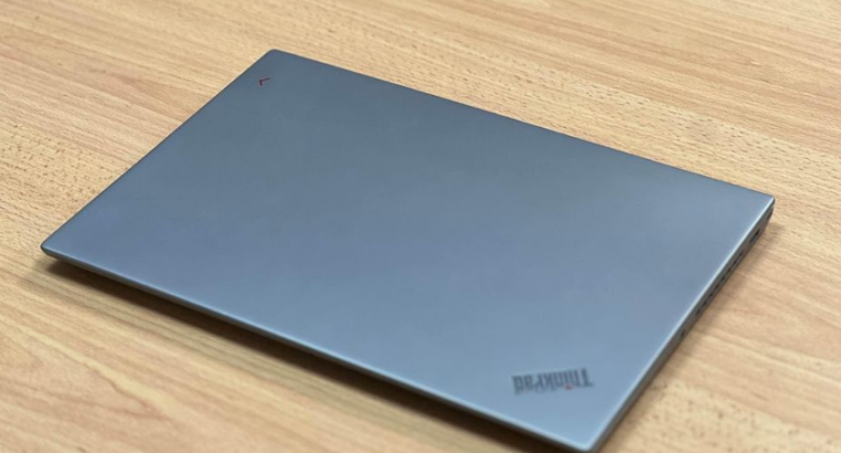 LENOVO X1 Carbon Ci5 8th gen 8gb ram 256 gb ssd Fo