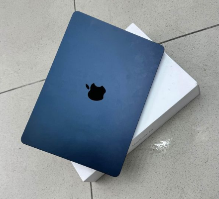 MacBook Air M2 2022 ram 8 gb 500 gb ssd For Sale