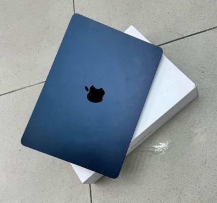 MacBook Air M2 2022 ram 8 gb 500 gb ssd For Sale