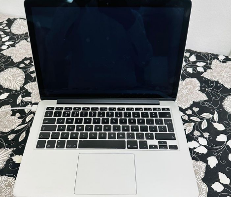 Mac book pro 2015 13.3 inch for sale