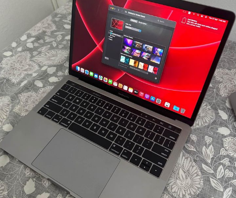 MacBook Pro 2016 13 inch core i7 16 gb 1tb ssd for