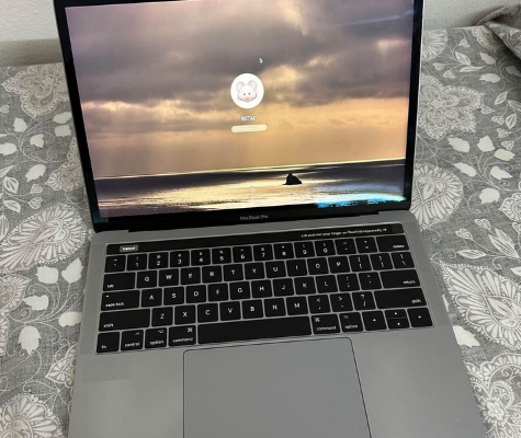 MacBook Pro 2016 13 inch core i7 16 gb 1tb ssd for